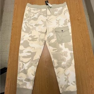 XXL CAMOUFLAGE PATTERN TAN AND BEIGE NEW NEVER WORN